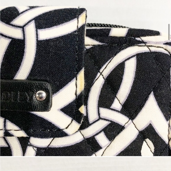 Vera Bradley Concerto Pattern Wristlet Zip Around Wallet Clutch Grab and Go ⬛️⬜️ - Picture 8 of 12